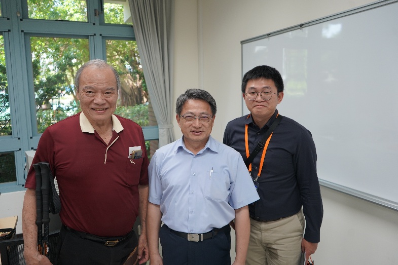 講者蔡秉興博士與嚴錦城所長、戚謹文老師合照